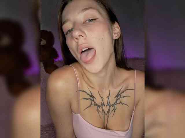 HoneyDevilina webcam