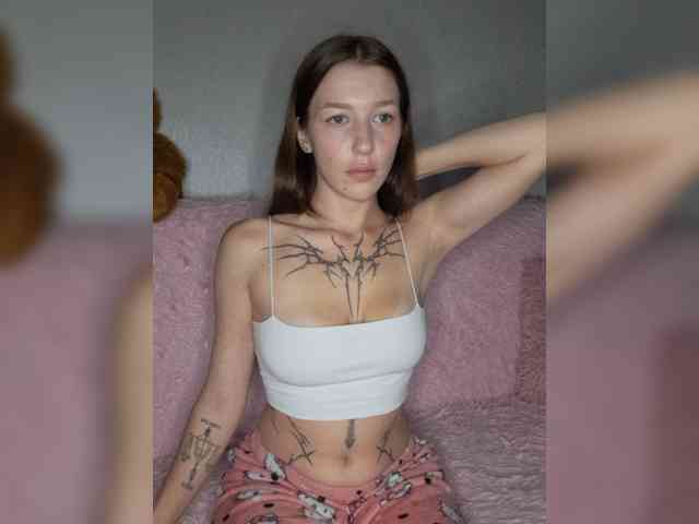 HoneyDevilina webcam