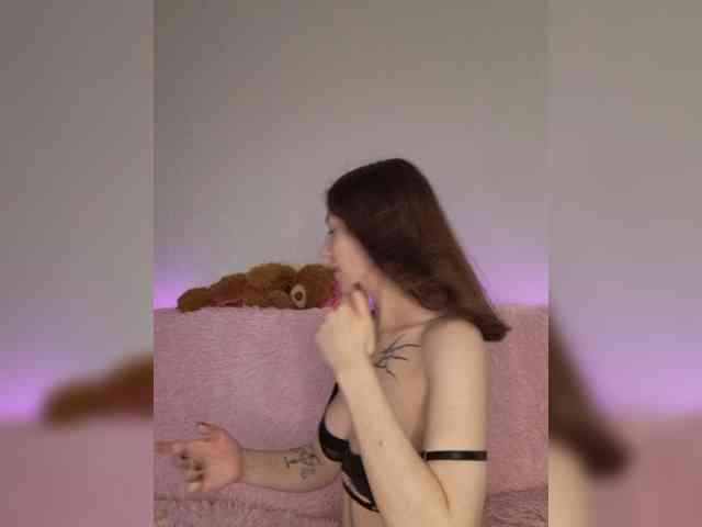 HoneyDevilina webcam