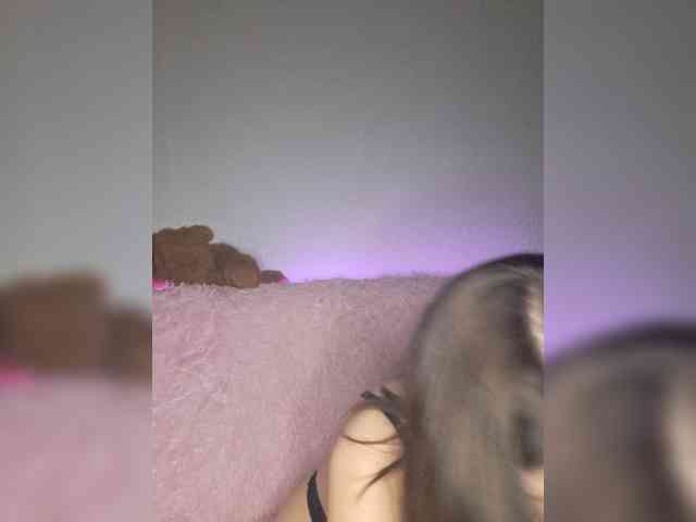 HoneyDevilina webcam