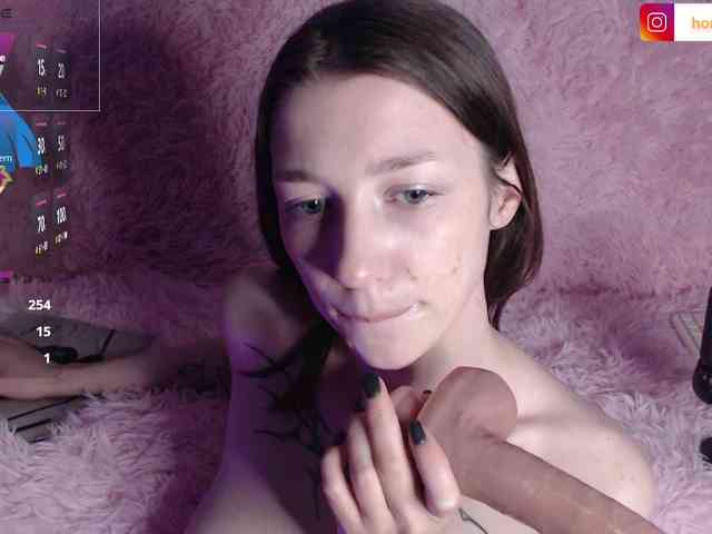 HoneyDevilina webcam