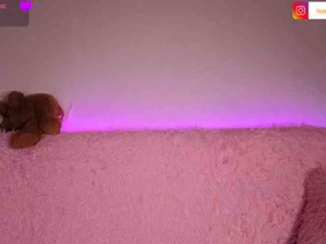 HoneyDevilina webcam