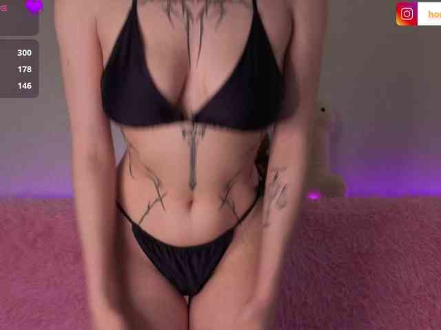 HoneyDevilina webcam
