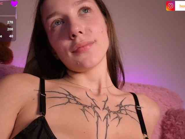 HoneyDevilina webcam
