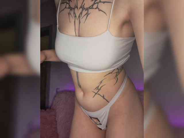 HoneyDevilina webcam