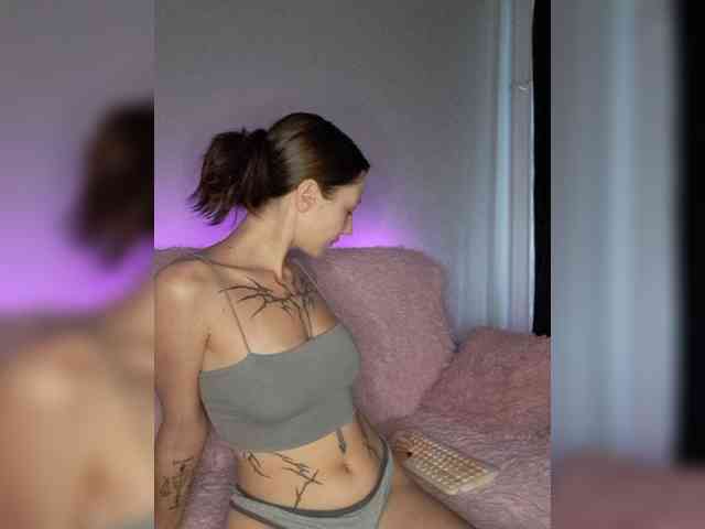 HoneyDevilina webcam