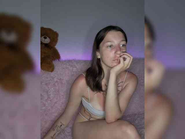 HoneyDevilina webcam
