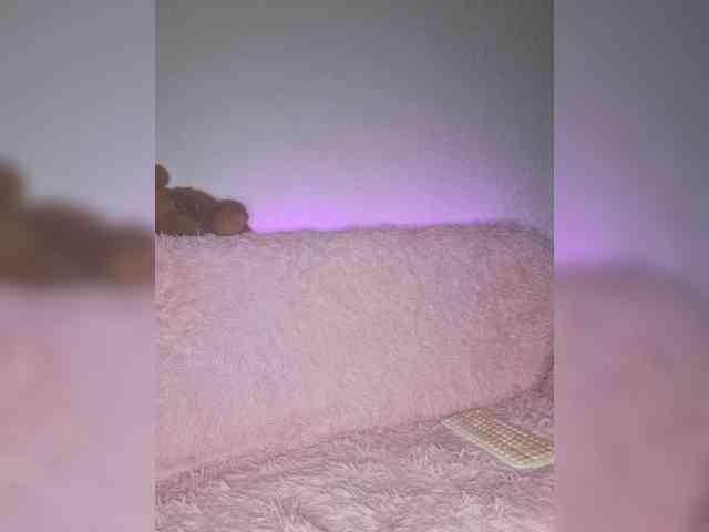 HoneyDevilina webcam