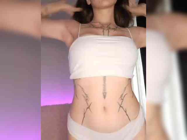 HoneyDevilina webcam