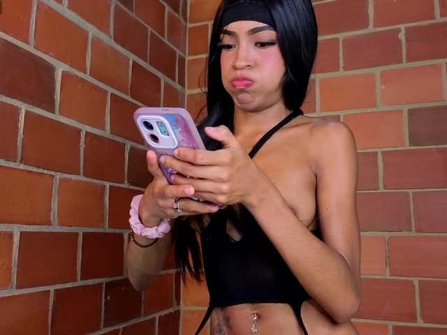 megan-stathan live on BongaCams