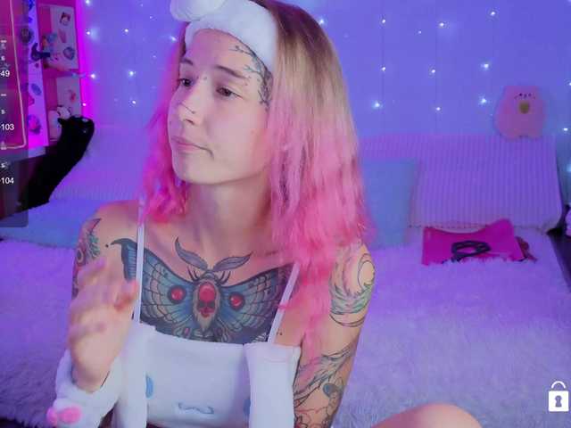 Anuskatz live cam on BongaCams