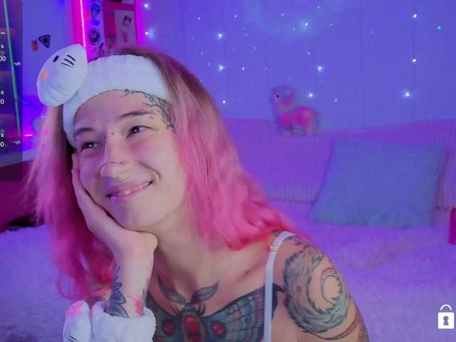 Anuskatz live cam on BongaCams