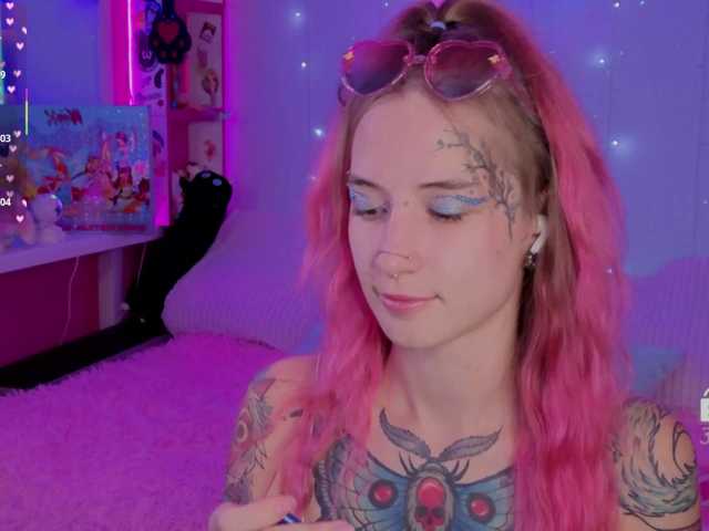 Anuskatz live cam on BongaCams