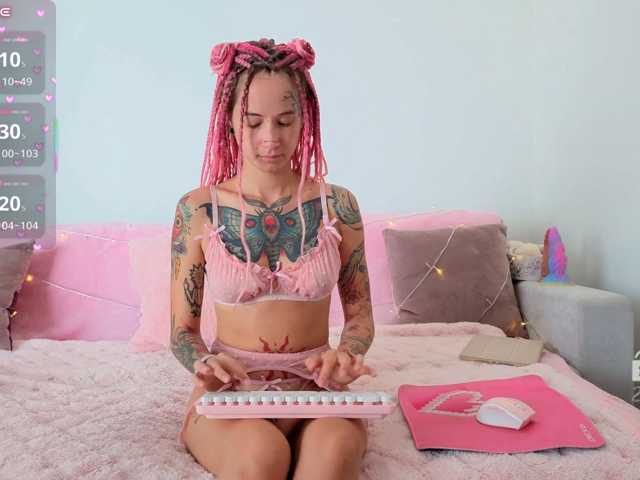 Anuskatz live cam on BongaCams