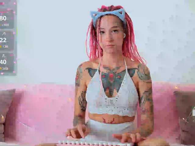 Anuskatz live cam on BongaCams