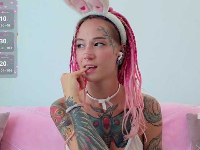Anuskatz live cam on BongaCams