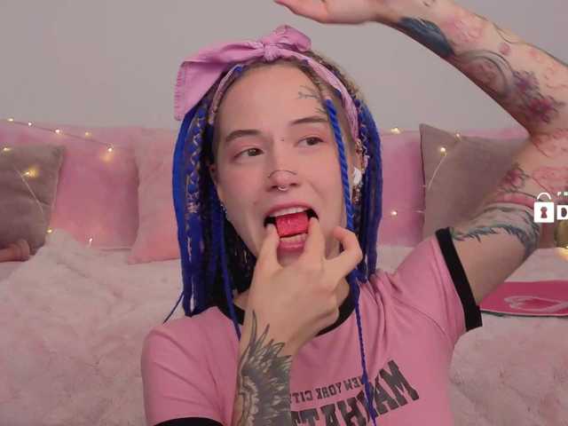 Anuskatz live cam on BongaCams