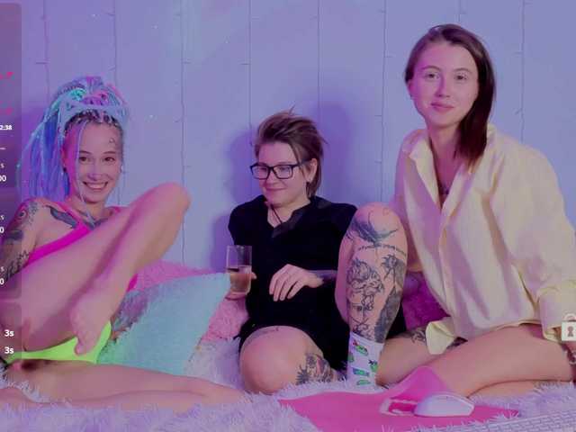 Anuskatz live cam on BongaCams