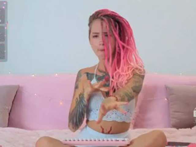 Anuskatz live cam on BongaCams