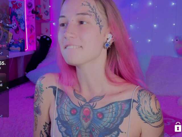 Anuskatz live cam on BongaCams