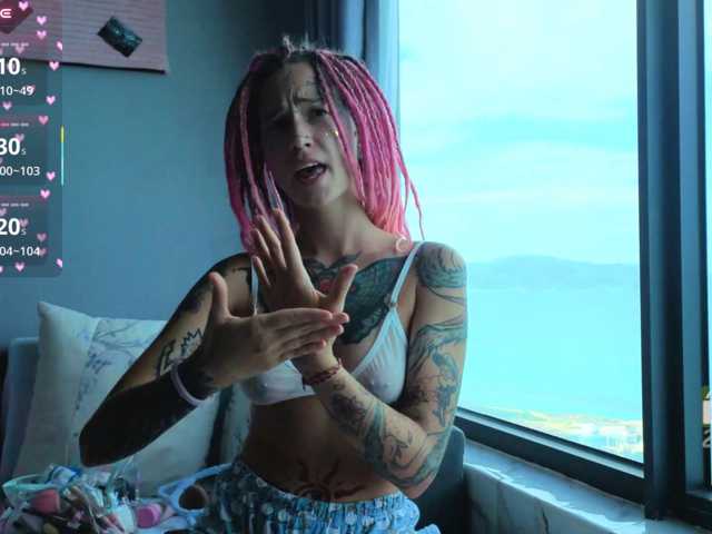 Anuskatz live cam on BongaCams
