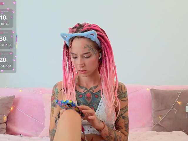 Anuskatz live cam on BongaCams