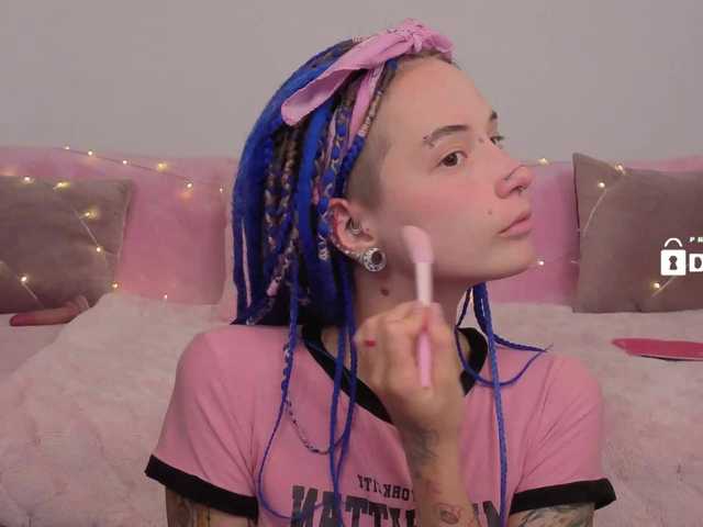 Anuskatz live cam on BongaCams