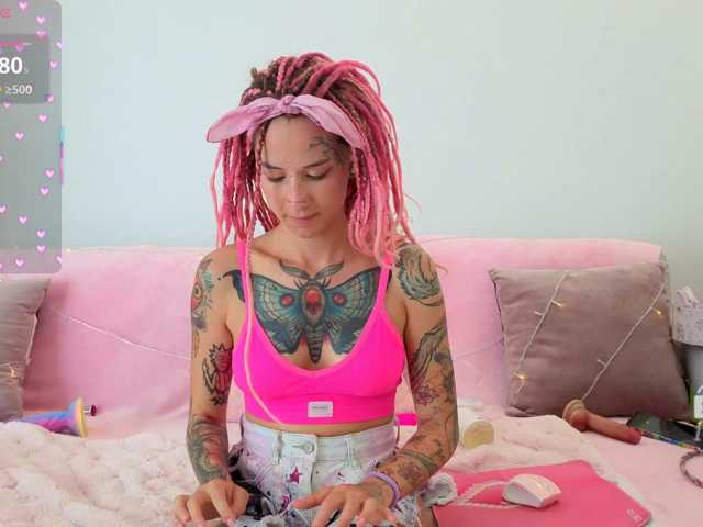 Anuskatz, live now on BongaCams