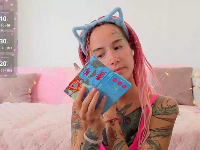 Anuskatz live cam on BongaCams