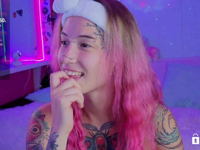 Anuskatz live cam on BongaCams