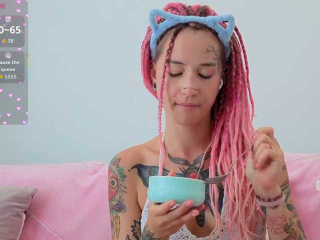 Anuskatz live cam on BongaCams
