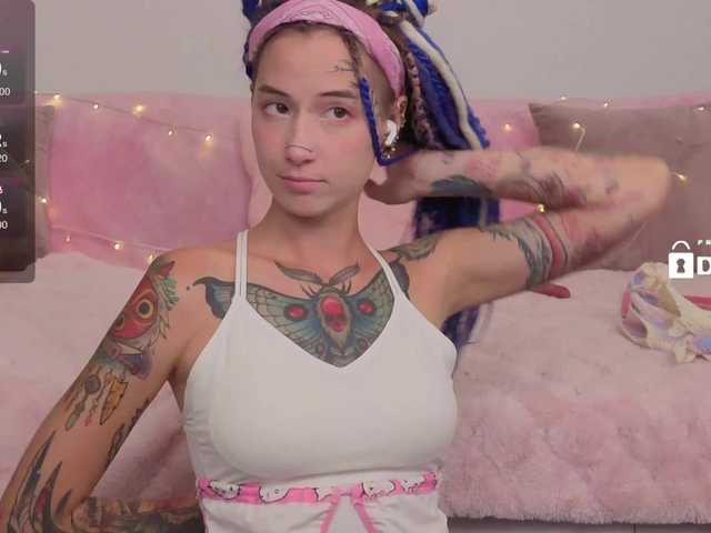 Anuskatz live cam on BongaCams