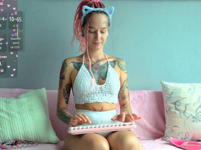 Anuskatz live cam on BongaCams