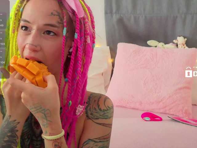 Anuskatz's BongaCams show and profile