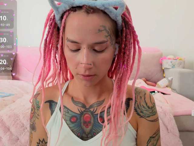 Anuskatz live cam on BongaCams