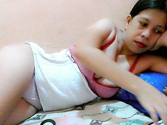 Yummyflirttits69 live cam on BongaCams