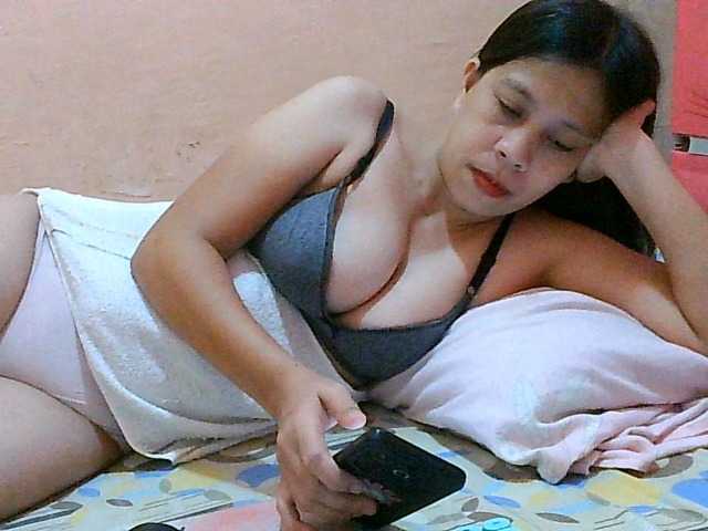 Yummyflirttits69 live cam on BongaCams