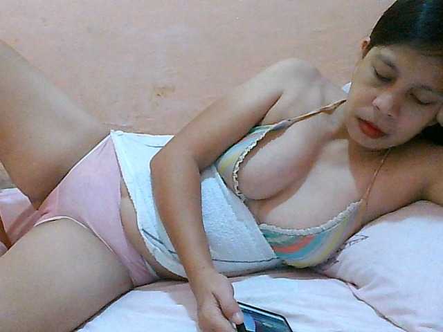 Yummyflirttits69 live cam preview