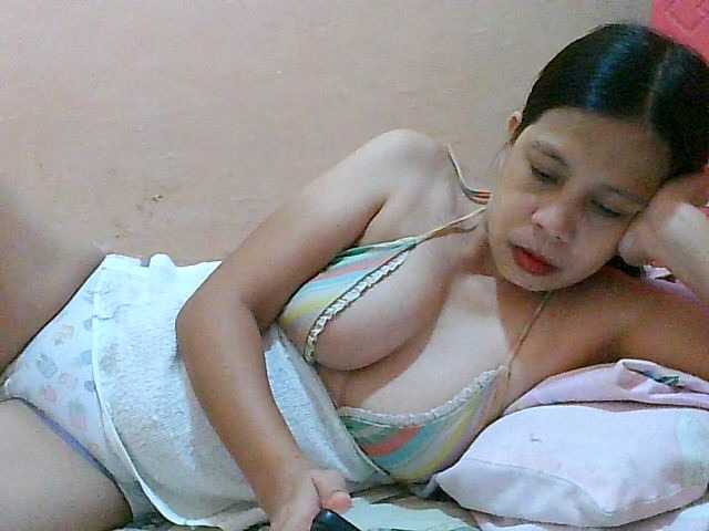 Yummyflirttits69 live cam on BongaCams
