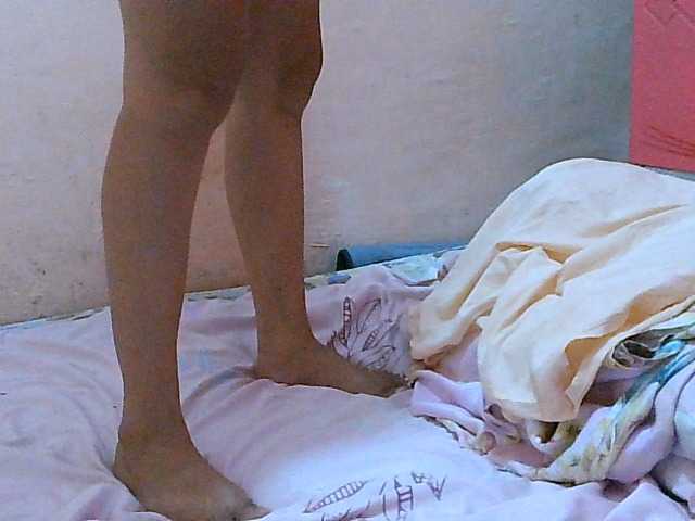 Yummyflirttits69 live cam preview