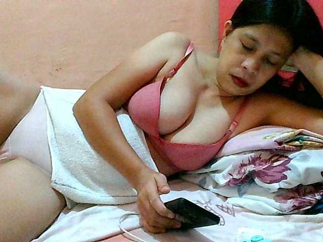 Yummyflirttits69 live cam on BongaCams