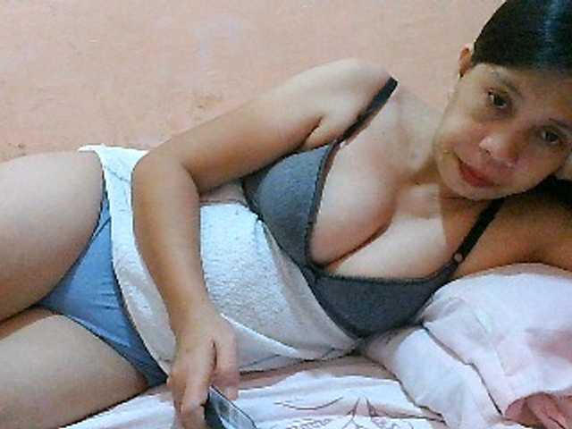 Yummyflirttits69 live cam on BongaCams