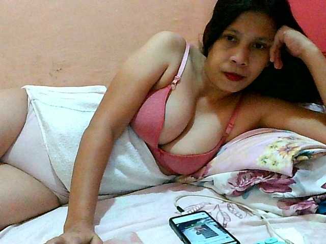 Yummyflirttits69 live cam on BongaCams