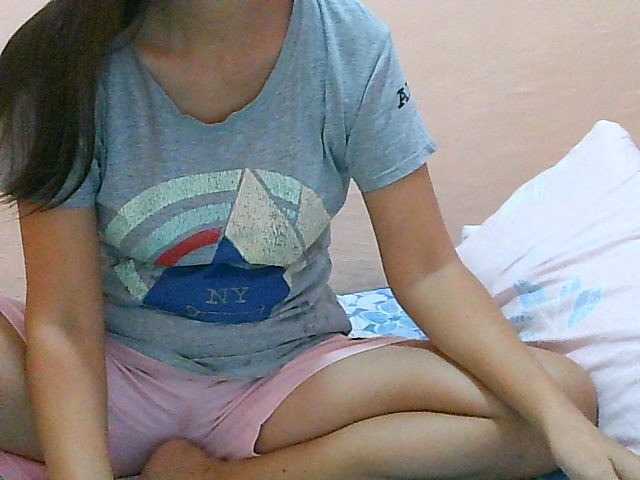 Yummyflirttits69 live cam on BongaCams