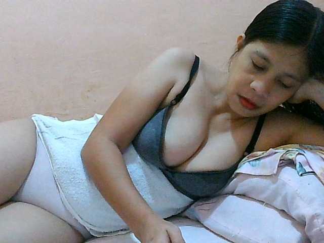 Yummyflirttits69 live cam on BongaCams