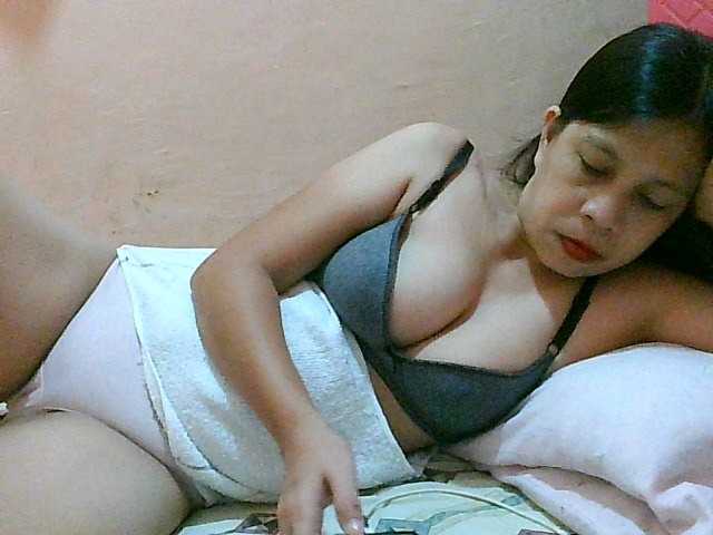 Yummyflirttits69 live cam preview