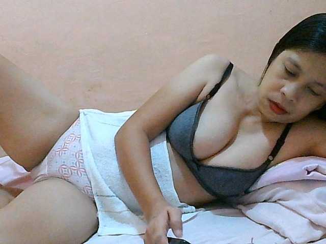 Yummyflirttits69 live cam on BongaCams