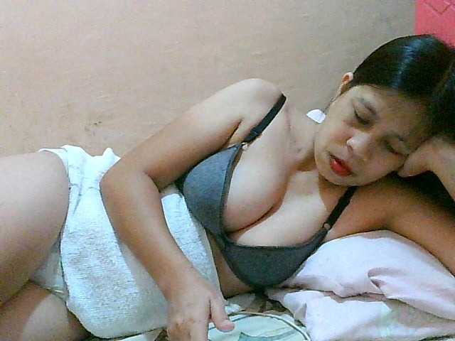 Yummyflirttits69 live cam preview