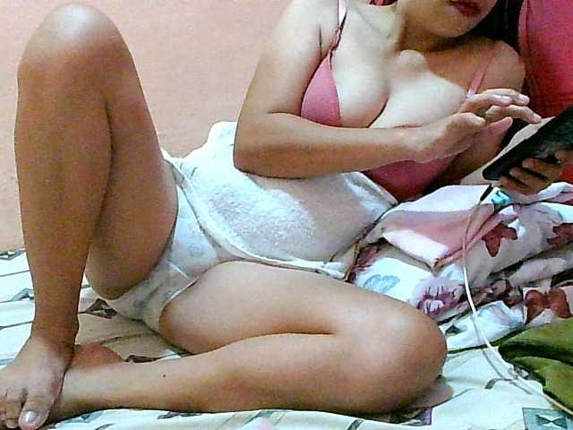 Yummyflirttits69 live cam on BongaCams