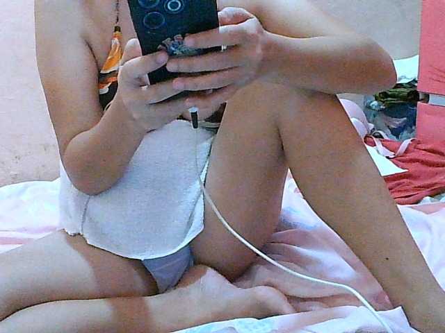 Yummyflirttits69 live cam preview